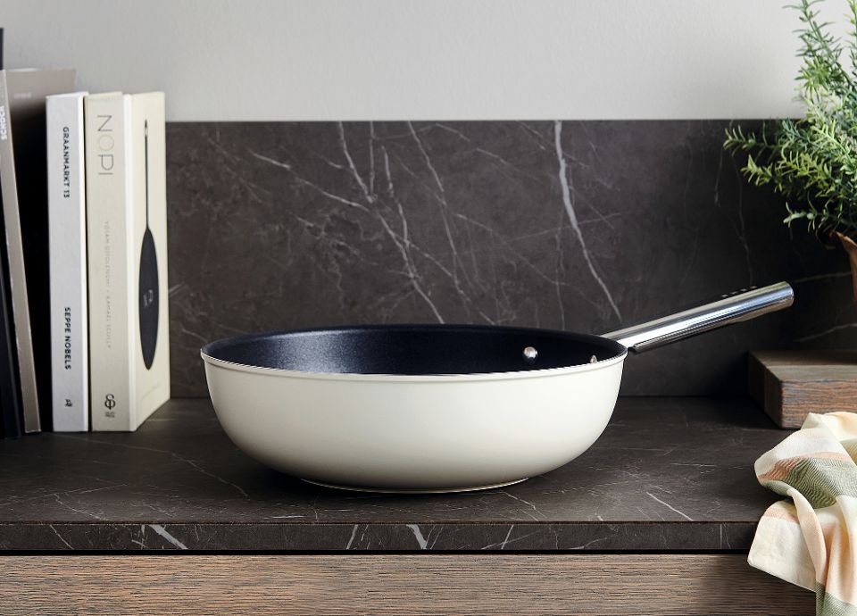 

مقلاة مقاومة للالتصاق 30 سم ستايل الخمسينات من سميج - كريمي