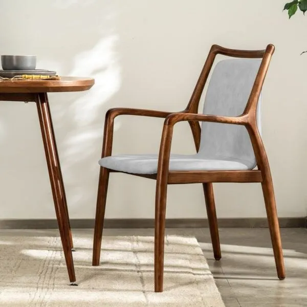 كرسي طعام مانفل - رمادي فاتح وبني 