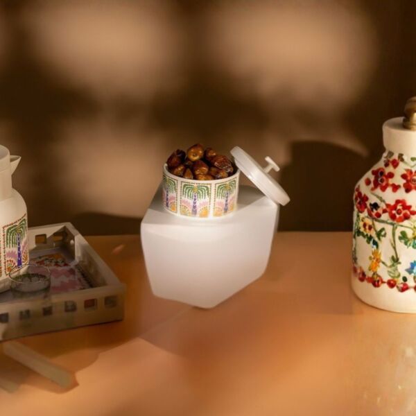 وعاء تقديم تمر مع غطاء من رتيلة - ابيض ومتعدد الالوان