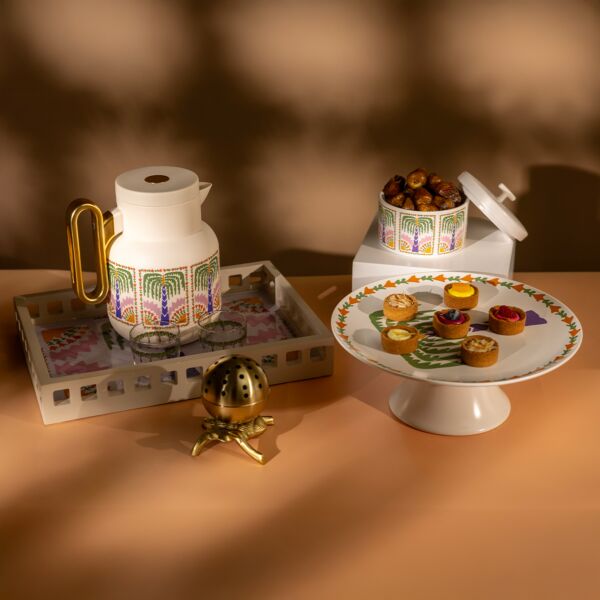 وعاء تقديم تمر مع غطاء من رتيلة - ابيض ومتعدد الالوان