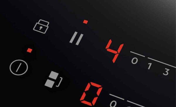 سطح أيه إي جي كهرباء - بتقنية التحكم باللمس اندكشن مدمج - بلت ان - 5 عيون - أطار فولاذي - أسود