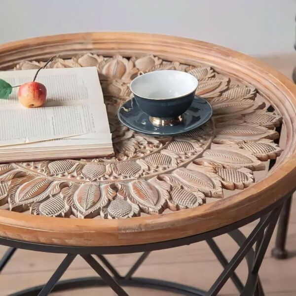 طاولة قهوة سطح خشب مزخرف بواجهة زجاج روكا