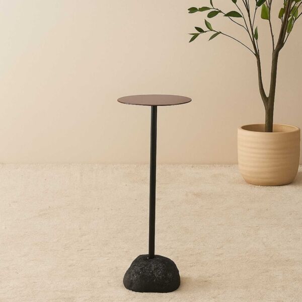 طاولة جانبية حجرية من يونكو ديزاينز - اسود وذهبي