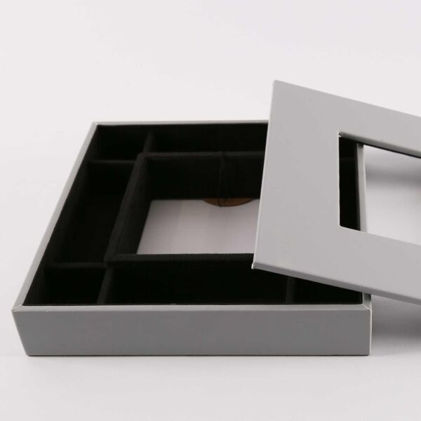 صندوق تخزين بشكل مربع