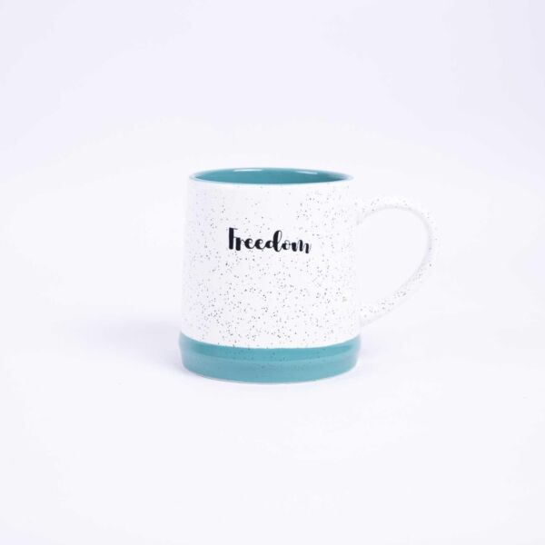 كوب قهوة بعبارة فريدم من اورورا - متعدد الالوان