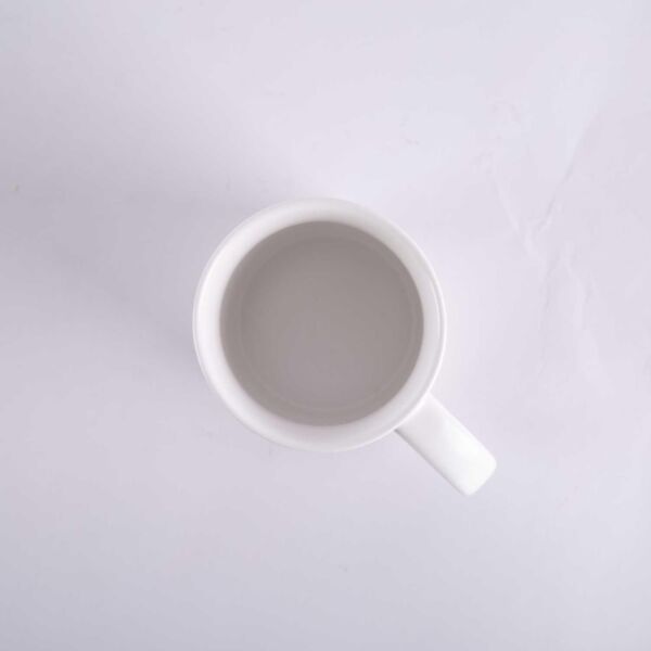 كوب قهوة من أثيلة - ابيض وبيج