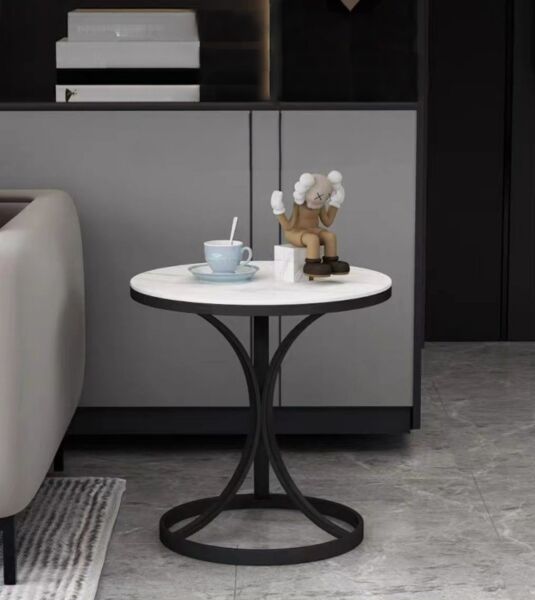 طاولة جانبية مودرن كاتاليا - أسود وأبيض رخامي
