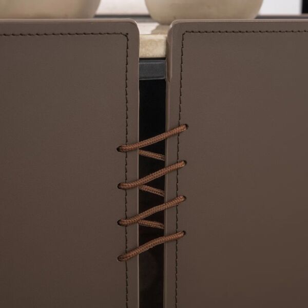 طاولة وسط سالوسيس