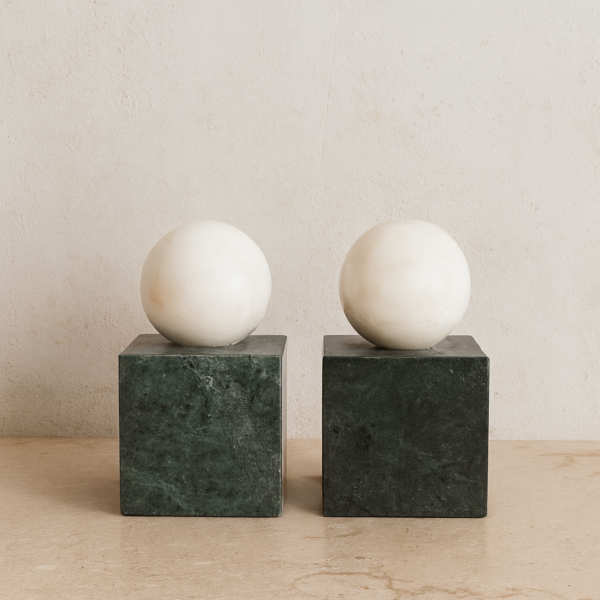 تحفة حاجز كتب رخامي كرة ومكعب - اخضر وابيض