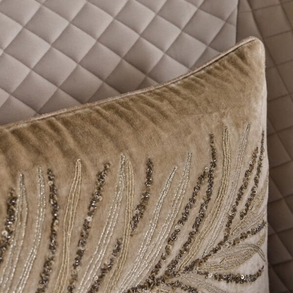 وسادة محشوة مزينة بالخرز بتصميم ورق شجر تامارا 30x50 - شامبين