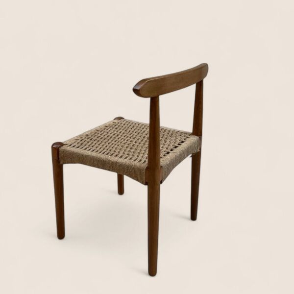 كرسي طعام عتيق مينو