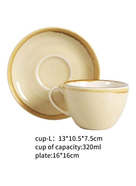 فنجان قهوة مع صحن بيج