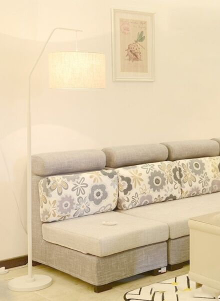 مصباح أرضي مع عاكس ضوء