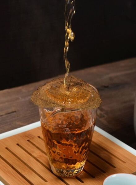 مصفاة شاي على شكل ورقة شاي - ذهبي