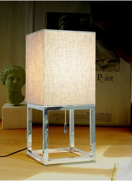 أبجورة طاولة من جينيريك - فضي