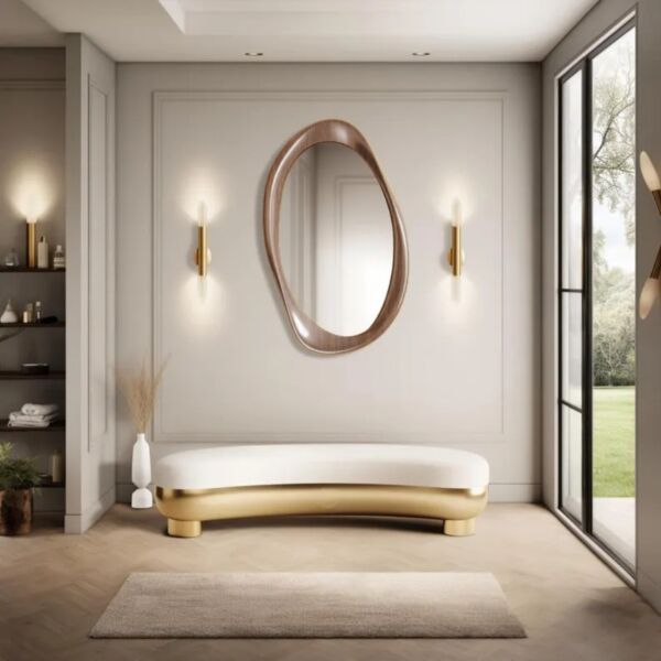 مرأة بإطار خشبي الغان