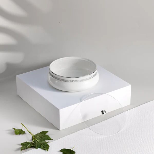 تمرية حجم وسط من نقش - ابيض وفضي