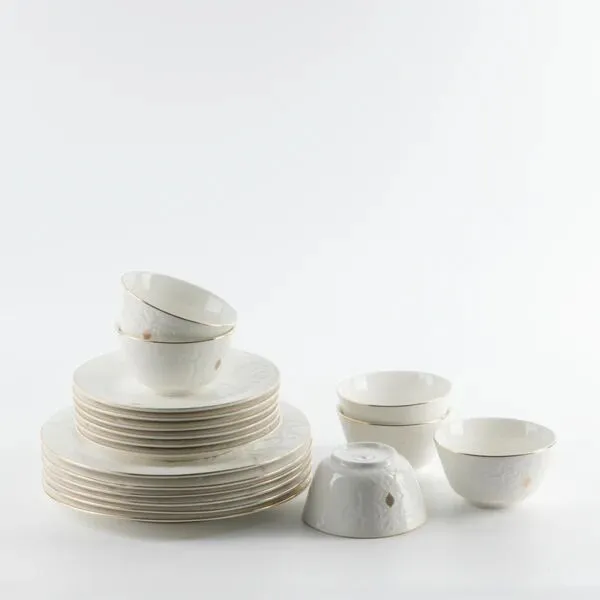 طقم مائدة 18 قطعة من نقش - ابيض وذهبي