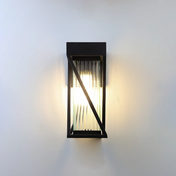 فانوس جداري اسود اريس