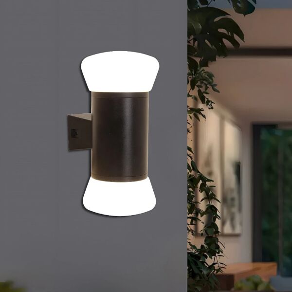 فانوس جداري اسود لون الانارة اصفر 10 واط