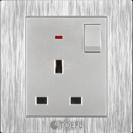 فيش ثلاثي مع مفتاح 13 امبير لون فضي توفل