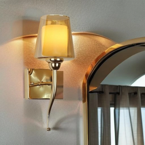 اضاءة جدارية تصميم هندسي ذهبي اللون