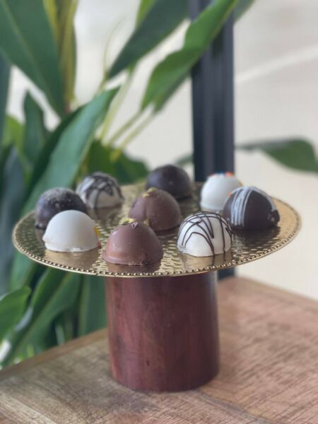 طبق تقديم بقاعدة مرتفعة لوريال مقاس وسط - ذهبي وبني