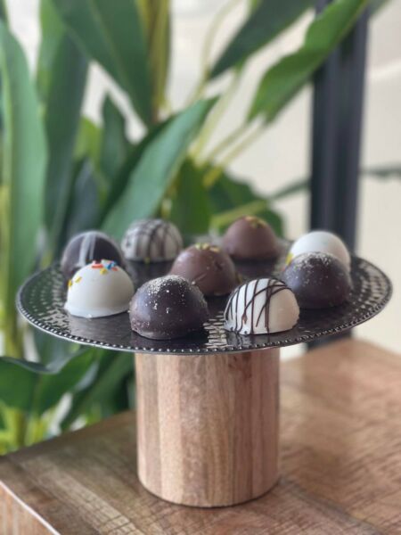 طبق تقديم بقاعدة مرتفعة لوريال مقاس وسط - اسود وبني فاتح