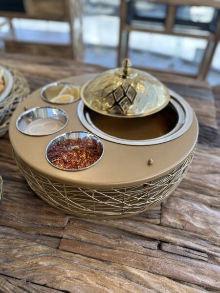 حافظة طعام و 3 زبديات نيست نمستك -ذهبي