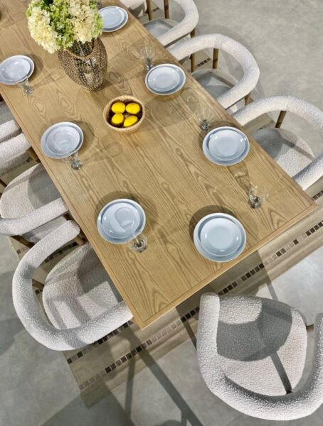 كرسي طاولة طعام لاتيني