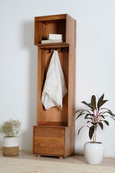 علاقة ملابس ميلف