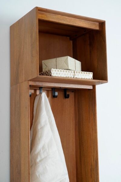 علاقة ملابس ميلف