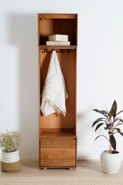 علاقة ملابس ميلف