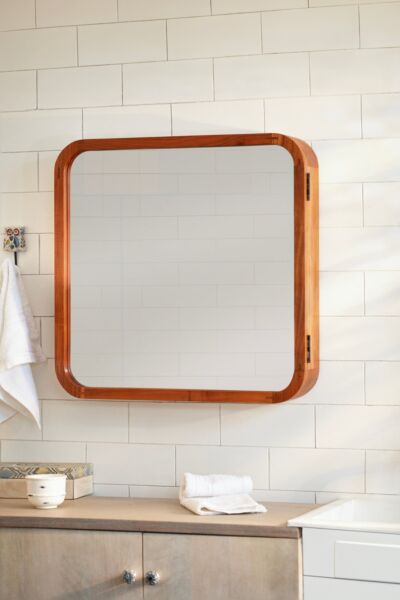 خزانة حائط معلقة مع مرآة