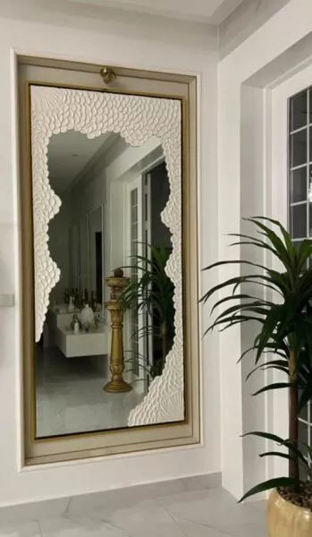 مرآة حائط كلاسيك بتصميم الجبسيات مقاس 180x100 سم - برواز ذهبي