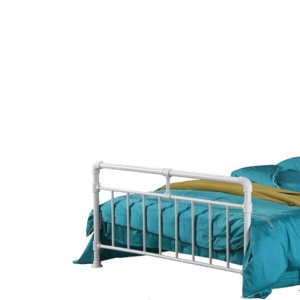 سرير حديد أبيض