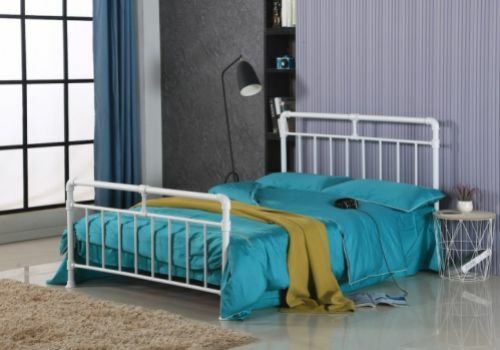 سرير حديد أبيض