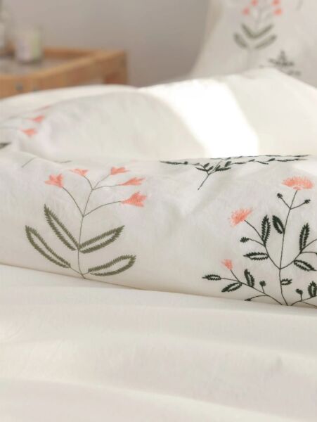 طقم غطاء لحاف 3 قطع ازهار مطرزة 240X260 سم - ابيض