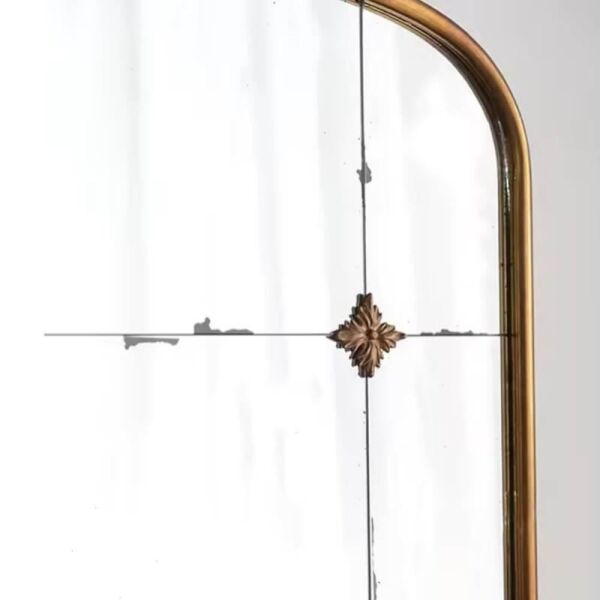 مرايا طويلة ذهبي دانيال