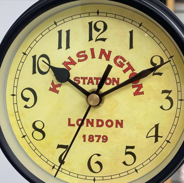 ساعة جدارية زاوية ليندا