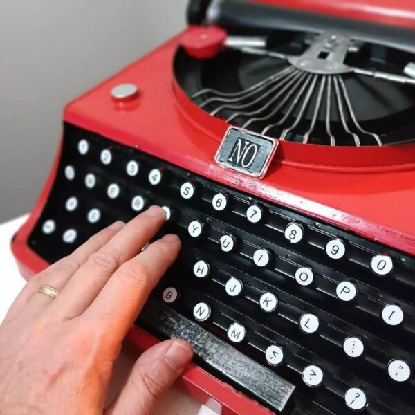 تحفة الة كاتبة حديد انتيكا