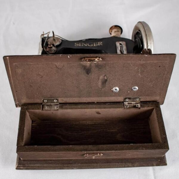 ديكور ماكينة خياطة حديد انتك