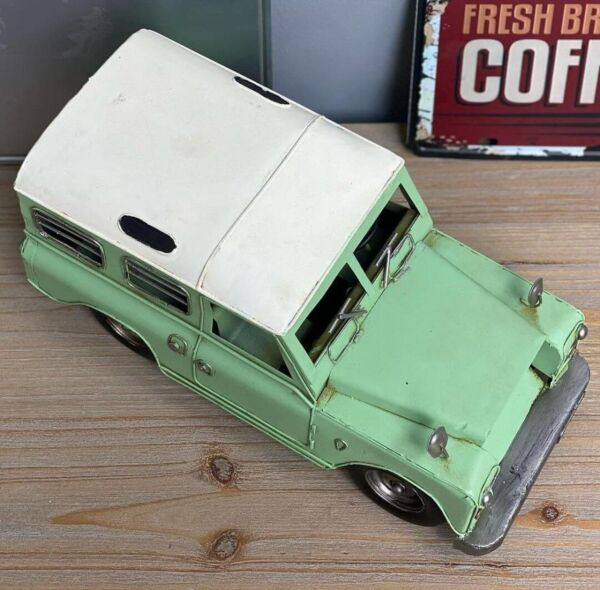 تحفة ديكور سيارة جيب