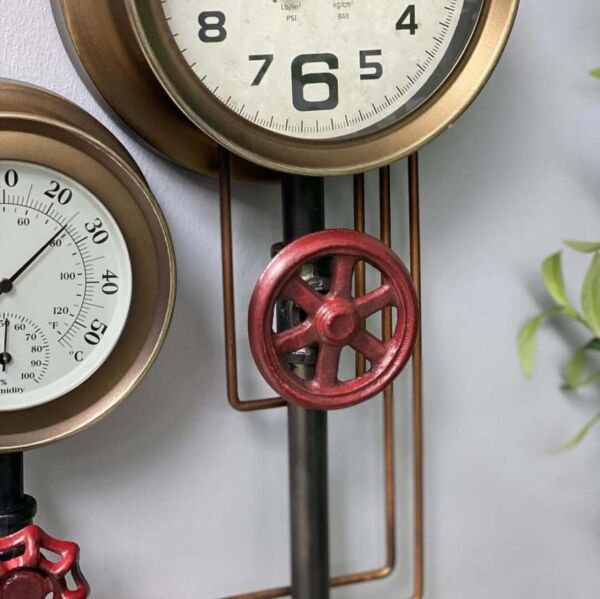 ساعة جدارية فينتال