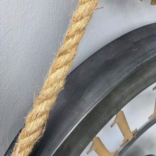 ساعة جدارية كومبا