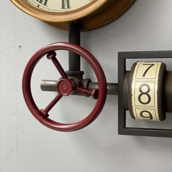 ساعة جدارية فينتا