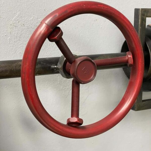 ساعة جدارية فينتج