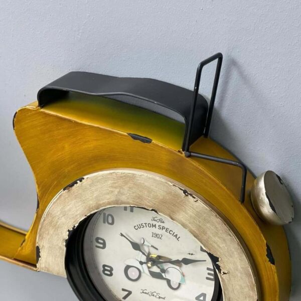 ساعة جدارية شكل دباب قديم