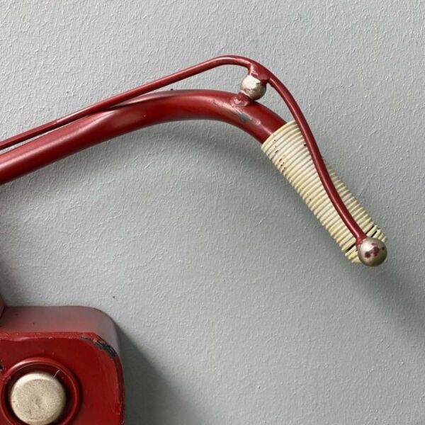 ساعة جدارية موتو