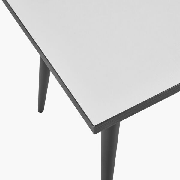 طاولة جانبية من فنلندا